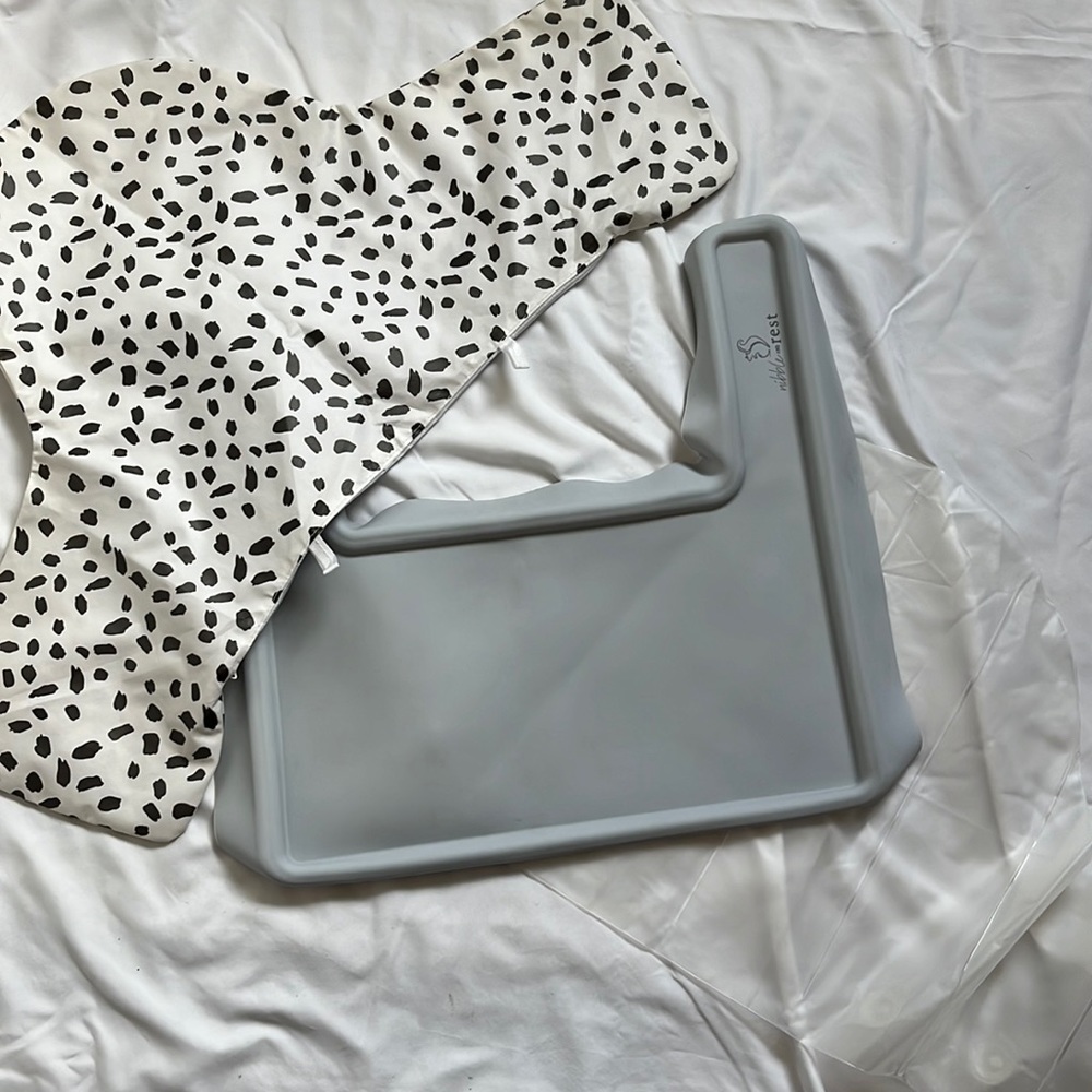 Nibble and Rest highchair cover and inflatable cushion